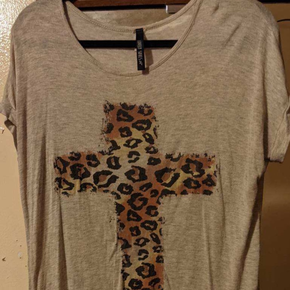 Women’s Leopard cross flowy shirt